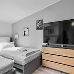 Dg - Einfach Aber Sehr Komfortabel - Fuer Bis Zu 12 Personen - Gruppen, Messe, Monteure, Studenten - Voll Ausgestattet - 3 Smart-tv 55 Zoll Netflix, 1000 Mbit Wlan, Voll Ausgestattete Kueche 아파트 뒤스부르크