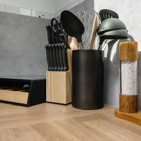 Dg - Einfach Aber Sehr Komfortabel - Fuer Bis Zu 12 Personen - Gruppen, Messe, Monteure, Studenten - Voll Ausgestattet - 3 Smart-tv 55 Zoll Netflix, 1000 Mbit Wlan, Voll Ausgestattete Kueche Дуйсбург