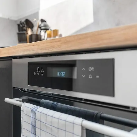 Dg - Einfach Aber Sehr Komfortabel - Fuer Bis Zu 12 Personen - Gruppen, Messe, Monteure, Studenten - Voll Ausgestattet - 3 Smart-tv 55 Zoll Netflix, 1000 Mbit Wlan, Voll Ausgestattete Kueche Duisburg