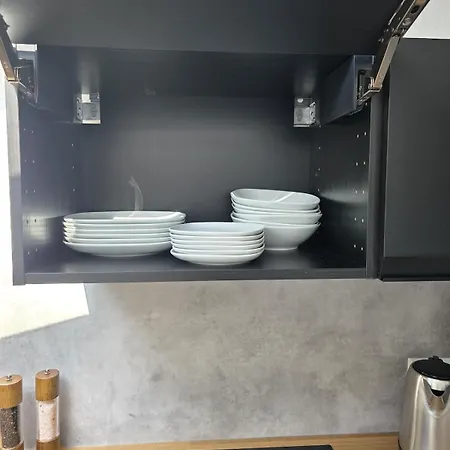 Dg - Einfach Aber Sehr Komfortabel - Fuer Bis Zu 12 Personen - Gruppen, Messe, Monteure, Studenten - Voll Ausgestattet - 3 Smart-tv 55 Zoll Netflix, 1000 Mbit Wlan, Voll Ausgestattete Kueche Apartment