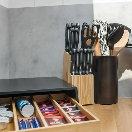 Dg - Einfach Aber Sehr Komfortabel - Fuer Bis Zu 12 Personen - Gruppen, Messe, Monteure, Studenten - Voll Ausgestattet - 3 Smart-tv 55 Zoll Netflix, 1000 Mbit Wlan, Voll Ausgestattete Kueche *