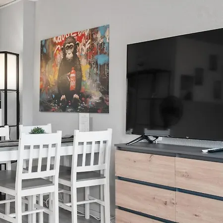 Dg - Einfach Aber Sehr Komfortabel - Fuer Bis Zu 12 Personen - Gruppen, Messe, Monteure, Studenten - Voll Ausgestattet - 3 Smart-tv 55 Zoll Netflix, 1000 Mbit Wlan, Voll Ausgestattete Kueche Daire