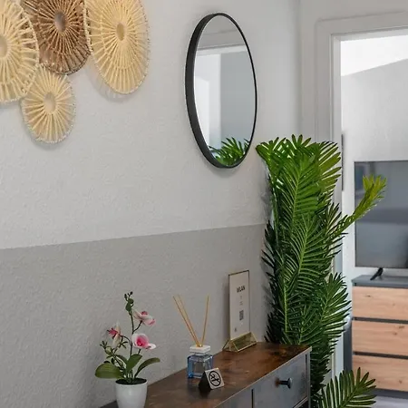 Daire Dg - Einfach Aber Sehr Komfortabel - Fuer Bis Zu 12 Personen - Gruppen, Messe, Monteure, Studenten - Voll Ausgestattet - 3 Smart-tv 55 Zoll Netflix, 1000 Mbit Wlan, Voll Ausgestattete Kueche *