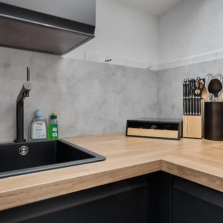 Daire Dg - Einfach Aber Sehr Komfortabel - Fuer Bis Zu 12 Personen - Gruppen, Messe, Monteure, Studenten - Voll Ausgestattet - 3 Smart-tv 55 Zoll Netflix, 1000 Mbit Wlan, Voll Ausgestattete Kueche Duisburg