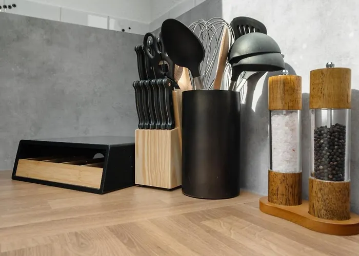 Dg - Einfach Aber Sehr Komfortabel - Fuer Bis Zu 12 Personen - Gruppen, Messe, Monteure, Studenten - Voll Ausgestattet - 3 Smart-tv 55 Zoll Netflix, 1000 Mbit Wlan, Voll Ausgestattete Kueche 杜伊斯堡