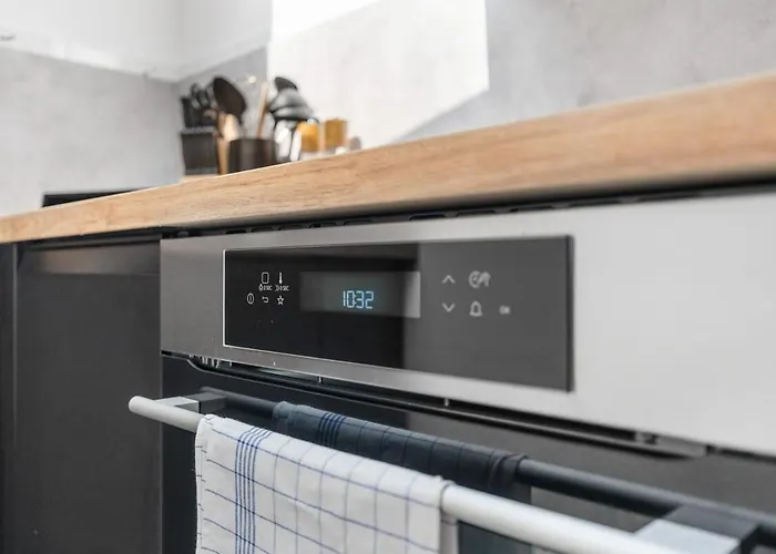 Dg - Einfach Aber Sehr Komfortabel - Fuer Bis Zu 12 Personen - Gruppen, Messe, Monteure, Studenten - Voll Ausgestattet - 3 Smart-tv 55 Zoll Netflix, 1000 Mbit Wlan, Voll Ausgestattete Kueche 杜伊斯堡