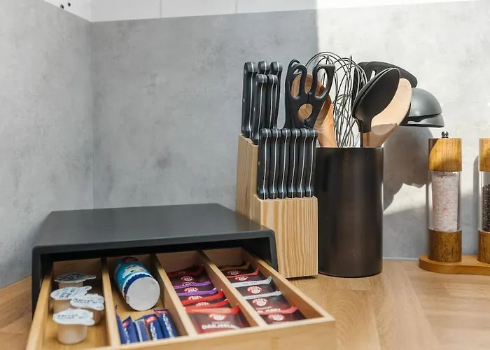 Dg - Einfach Aber Sehr Komfortabel - Fuer Bis Zu 12 Personen - Gruppen, Messe, Monteure, Studenten - Voll Ausgestattet - 3 Smart-tv 55 Zoll Netflix, 1000 Mbit Wlan, Voll Ausgestattete Kueche *