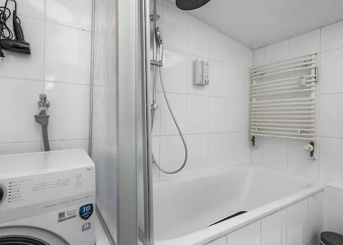 Dg - Einfach Aber Sehr Komfortabel - Fuer Bis Zu 12 Personen - Gruppen, Messe, Monteure, Studenten - Voll Ausgestattet - 3 Smart-tv 55 Zoll Netflix, 1000 Mbit Wlan, Voll Ausgestattete Kueche * 杜伊斯堡