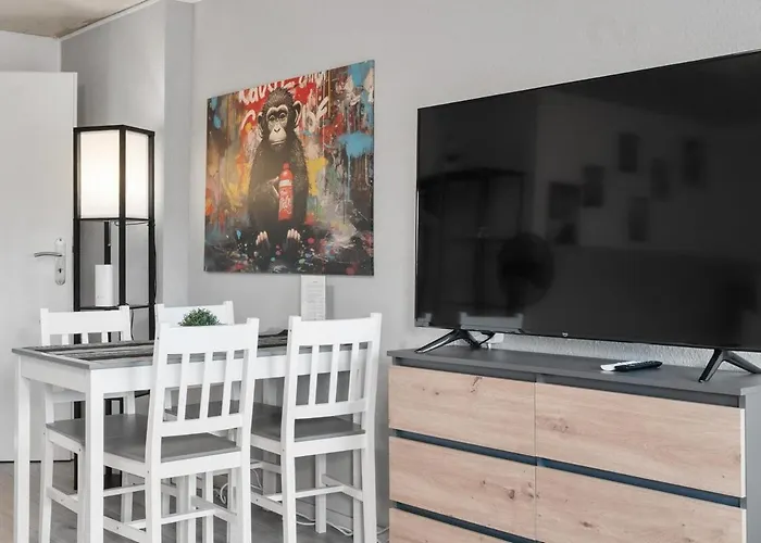 Dg - Einfach Aber Sehr Komfortabel - Fuer Bis Zu 12 Personen - Gruppen, Messe, Monteure, Studenten - Voll Ausgestattet - 3 Smart-tv 55 Zoll Netflix, 1000 Mbit Wlan, Voll Ausgestattete Kueche 公寓