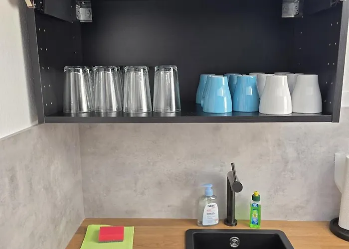 Dg - Einfach Aber Sehr Komfortabel - Fuer Bis Zu 12 Personen - Gruppen, Messe, Monteure, Studenten - Voll Ausgestattet - 3 Smart-tv 55 Zoll Netflix, 1000 Mbit Wlan, Voll Ausgestattete Kueche Апартаменты *